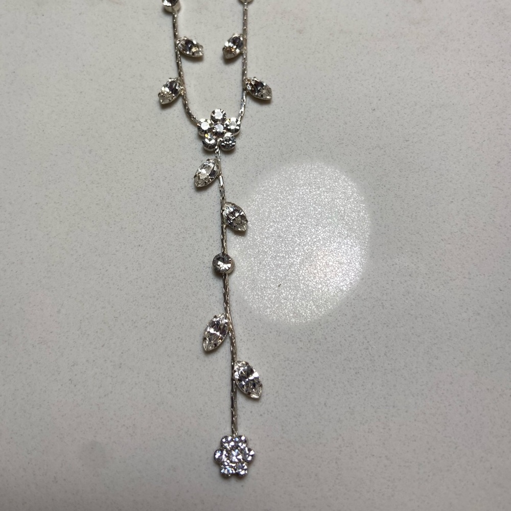 NWOT - Never worn delicate rhinestone necklace